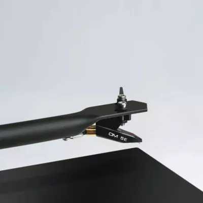 Pro-Ject T1 Phono SB (OM5e) | Audiophile entry level turntable withe phono preamp à Genève | Digistore.ch