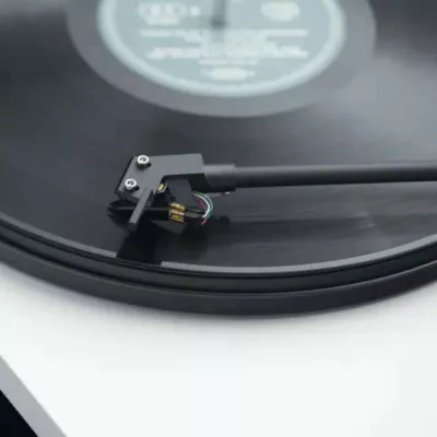 Pro-Ject Primary E (OM NN) | Audiophile Plug & Play turntable à Genève | Digistore.ch