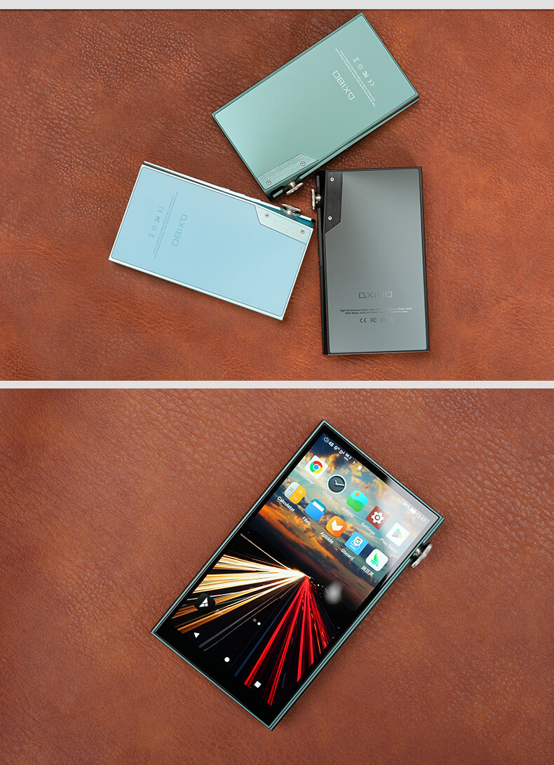 Trois lecteurs audio numériques iBasso DX180 en bleu, noir et vert montrant leurs dos sur une surface en cuir marron, et un lecteur DX180 affichant son écran.