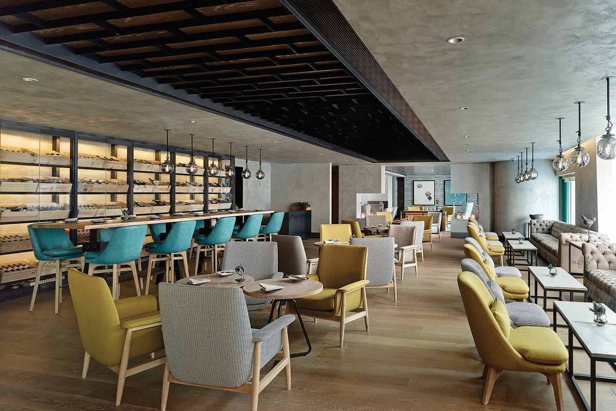 Restaurant room with a bar and coloured armchairs