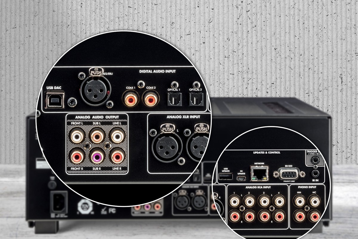 Retro di un amplificatore nero con ingrandimenti degli ingressi digitali, degli ingressi XLR, delle uscite RCA e dei morsetti per diffusori