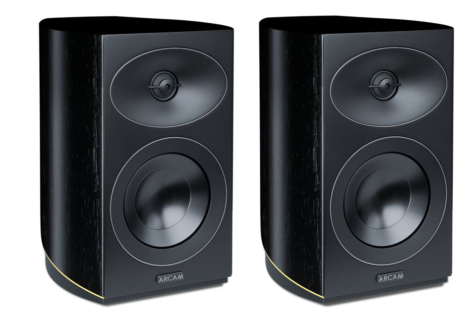 Magnetische Gitterabdeckung des ARCAM R15 ohne sichtbare Befestigungselemente