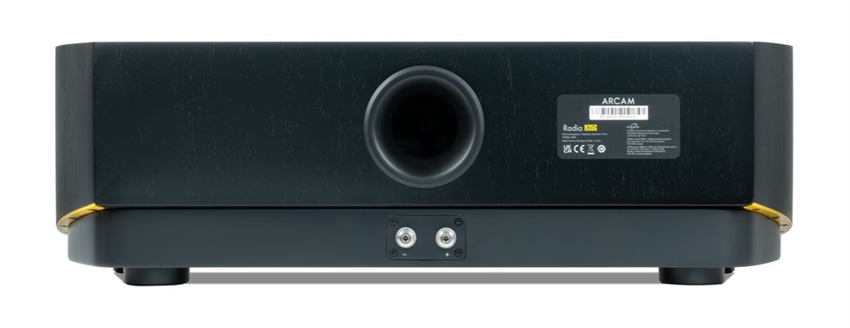 Vue de face de l'ARCAM R35C avec sa grille magnétique grise