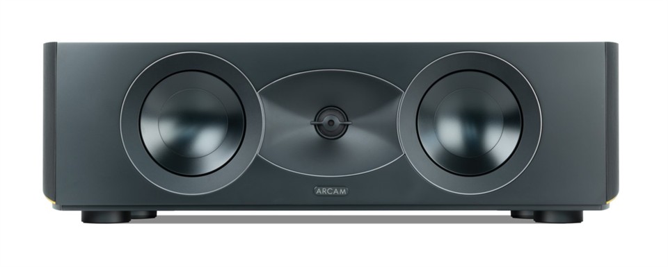 ARCAM R35C en finition noyer naturel vue de trois quarts, grille retirée