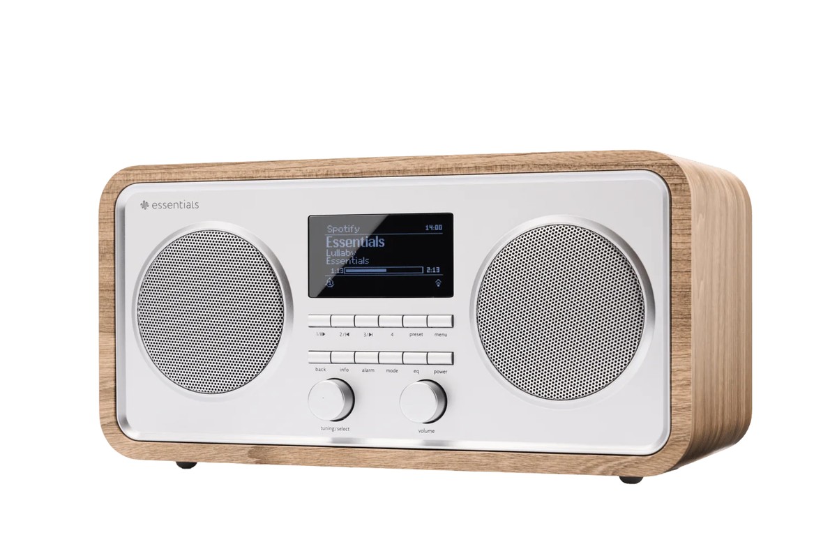 Radio en finition frêne, façade argentée et écran OLED, vue de face