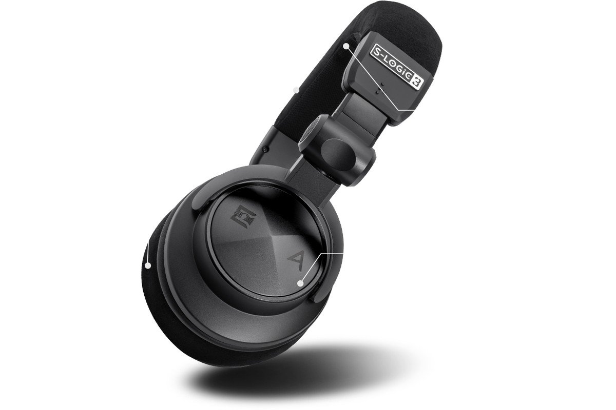 Casque Astell&Kern Virtuoso vu de trois quarts