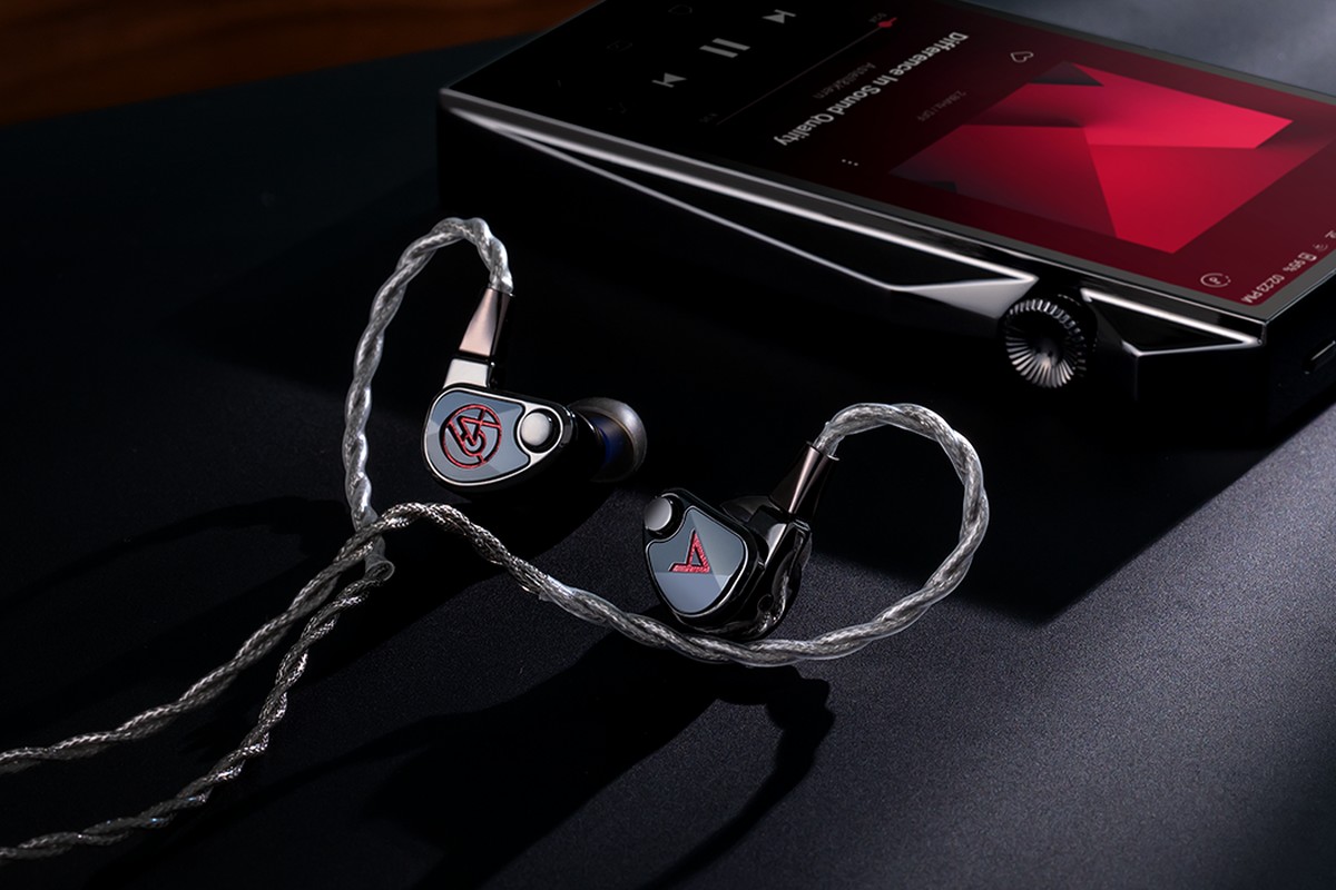 Écouteurs intra-auriculaires Astell&Kern XIO en usage