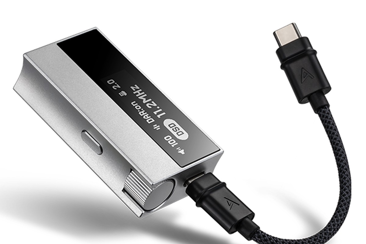 AK HC5 relié par son câble USB-C