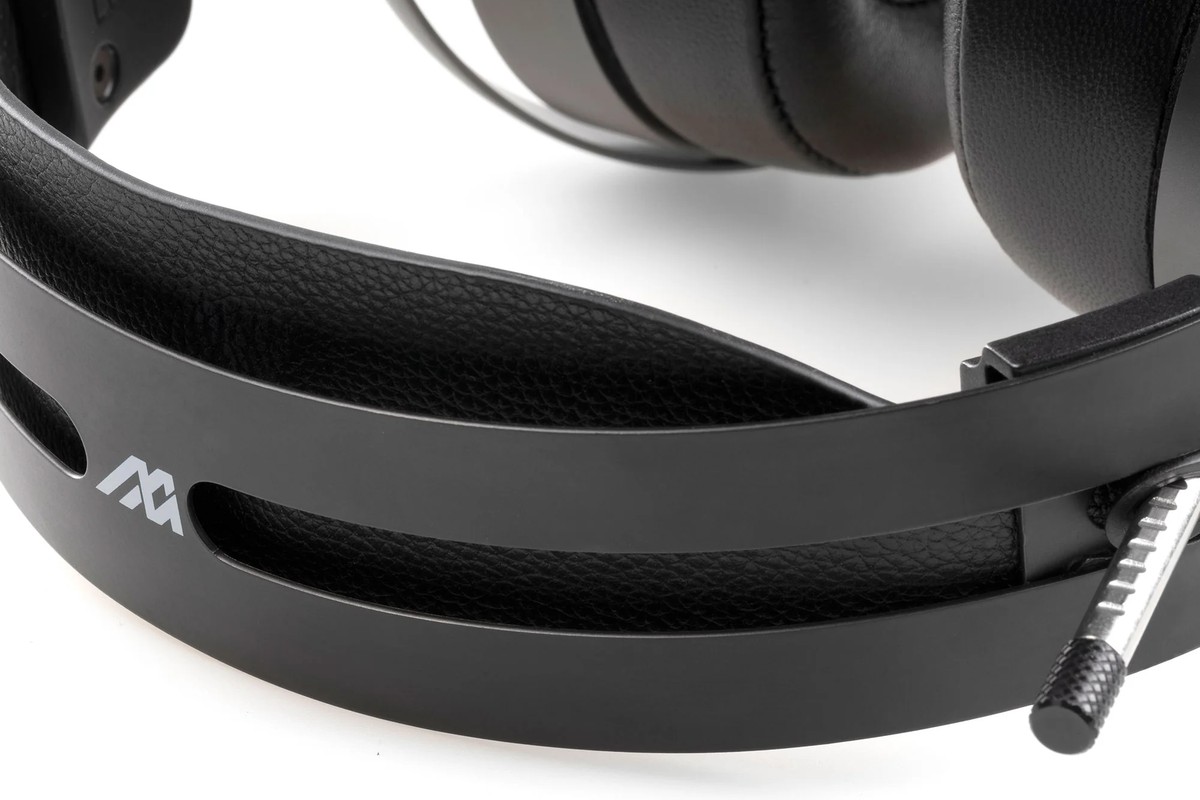 Detail of the adjustable headband