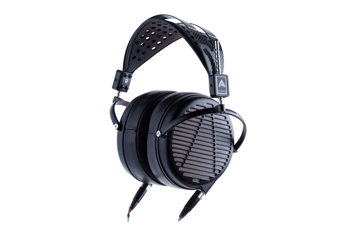 Headphone seen from the front, earcup grille and carbon-and-leather headband