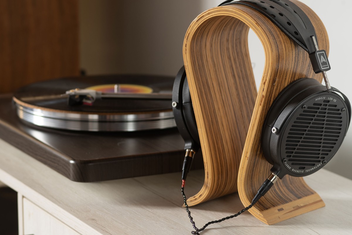 Three-quarter view of the LCD-2 Classic earcup