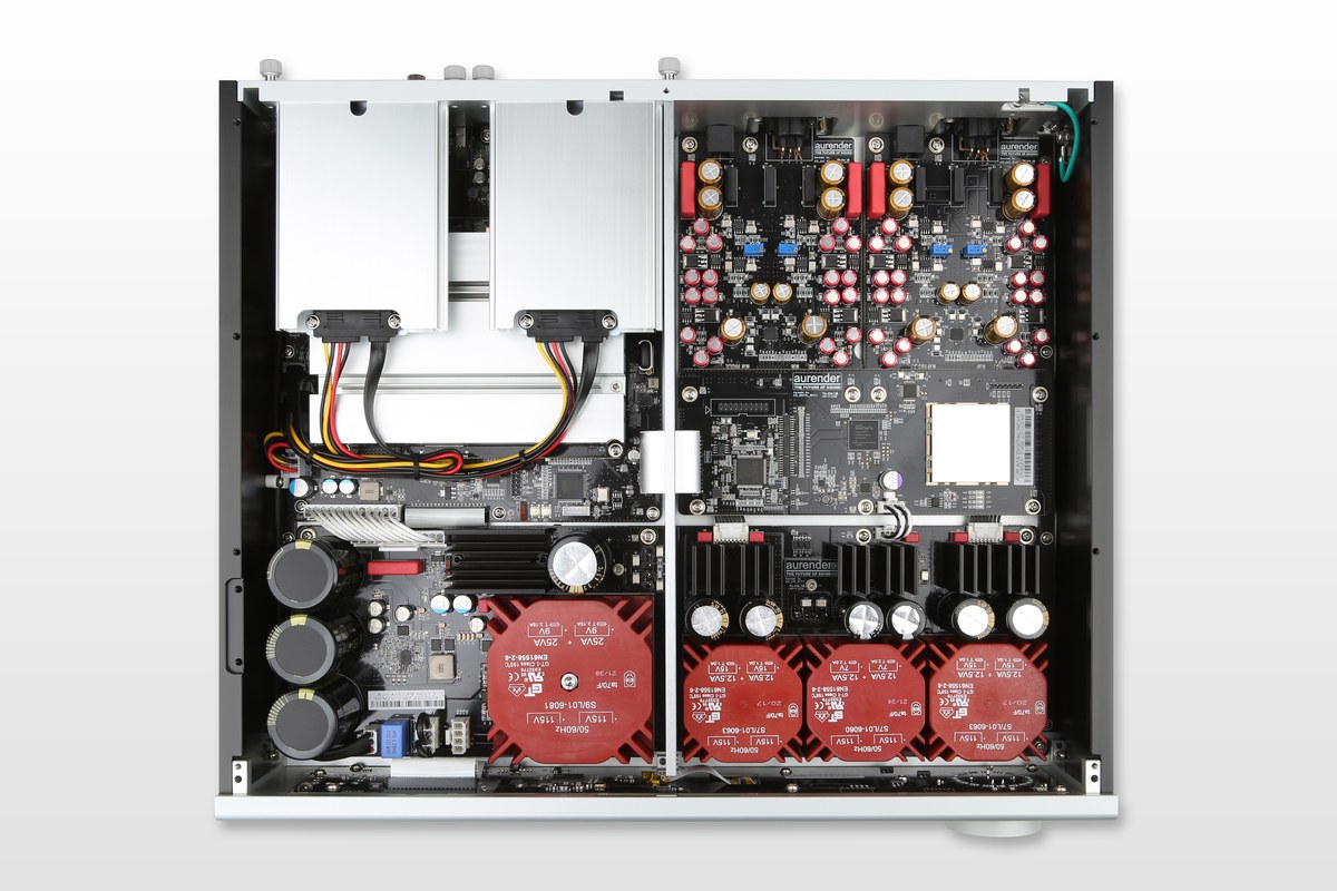 Intérieur : transformateurs, condensateurs et cartes de conversion