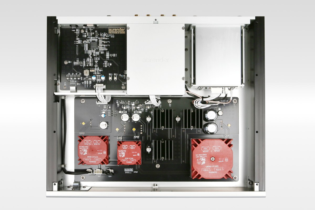 Interno: modulo di clock, alimentazione e ventilazione
