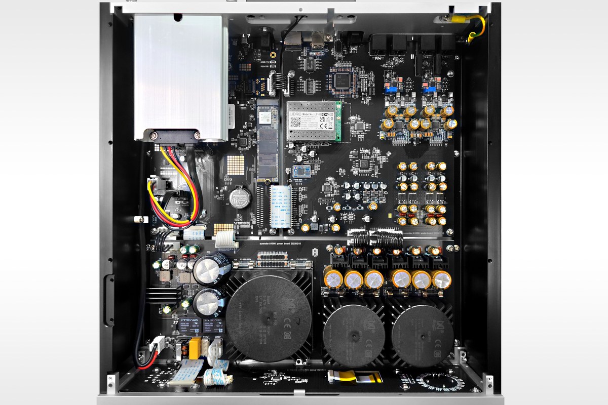 Interior: toroidal transformer, capacitors and main board