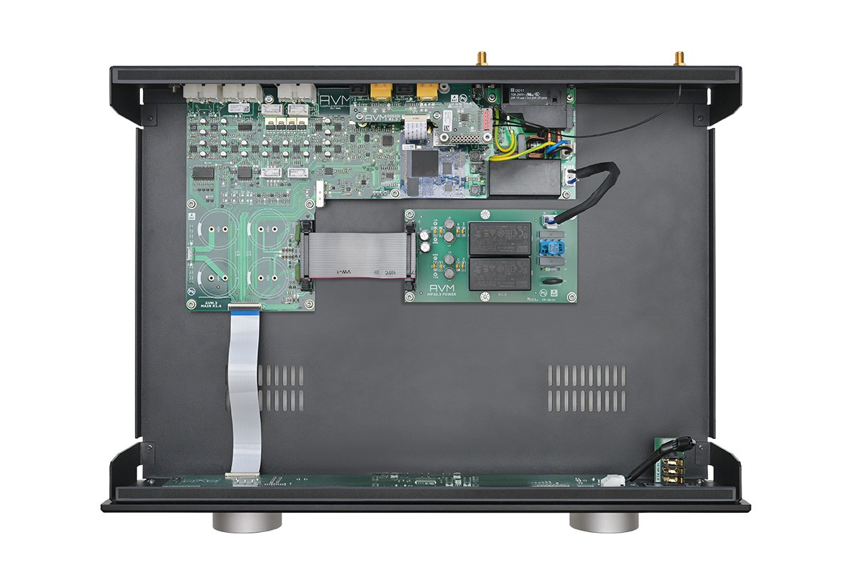 Interior of the device, power supply and electronic cards