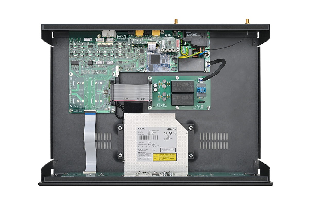 Interior of the device, power supply and electronic cards