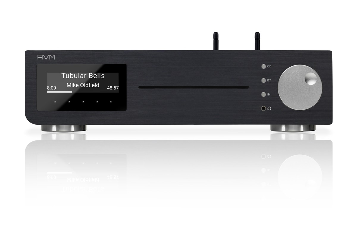AVM CS 2.3 vu de face, façade en aluminium noir