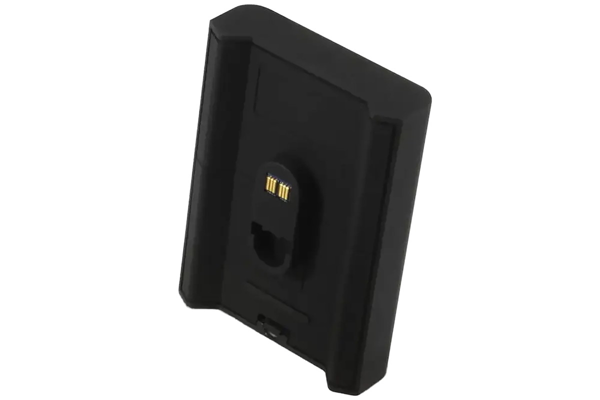 Vue de dessus du pack noir, contacts de charge apparents