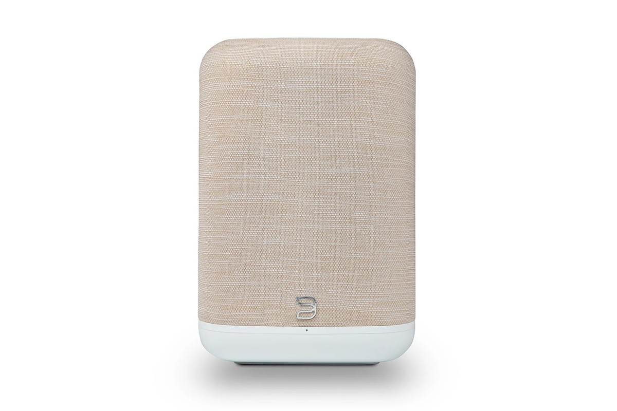 Vue de face du modèle beige sur fond neutre