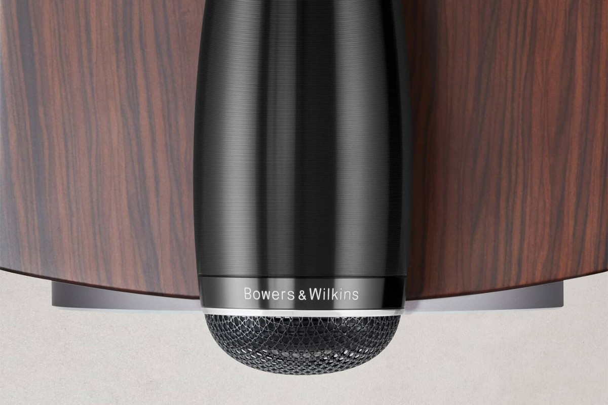 Bowers & Wilkins 702 S3 Hi-Fi Floorstanding Speaker in a living room