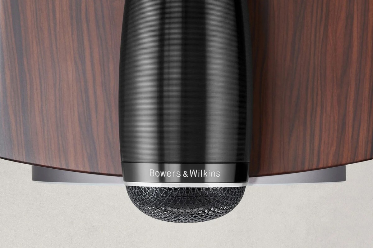 Bowers & Wilkins 705 S3 Hi-Fi Bookshelf Speaker in a living room