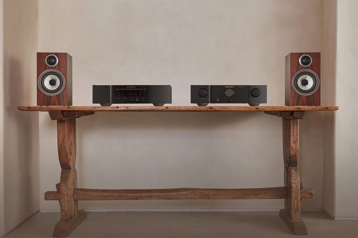 Bowers & Wilkins 707 S3 Hi-Fi Bookshelf Speaker in a living room