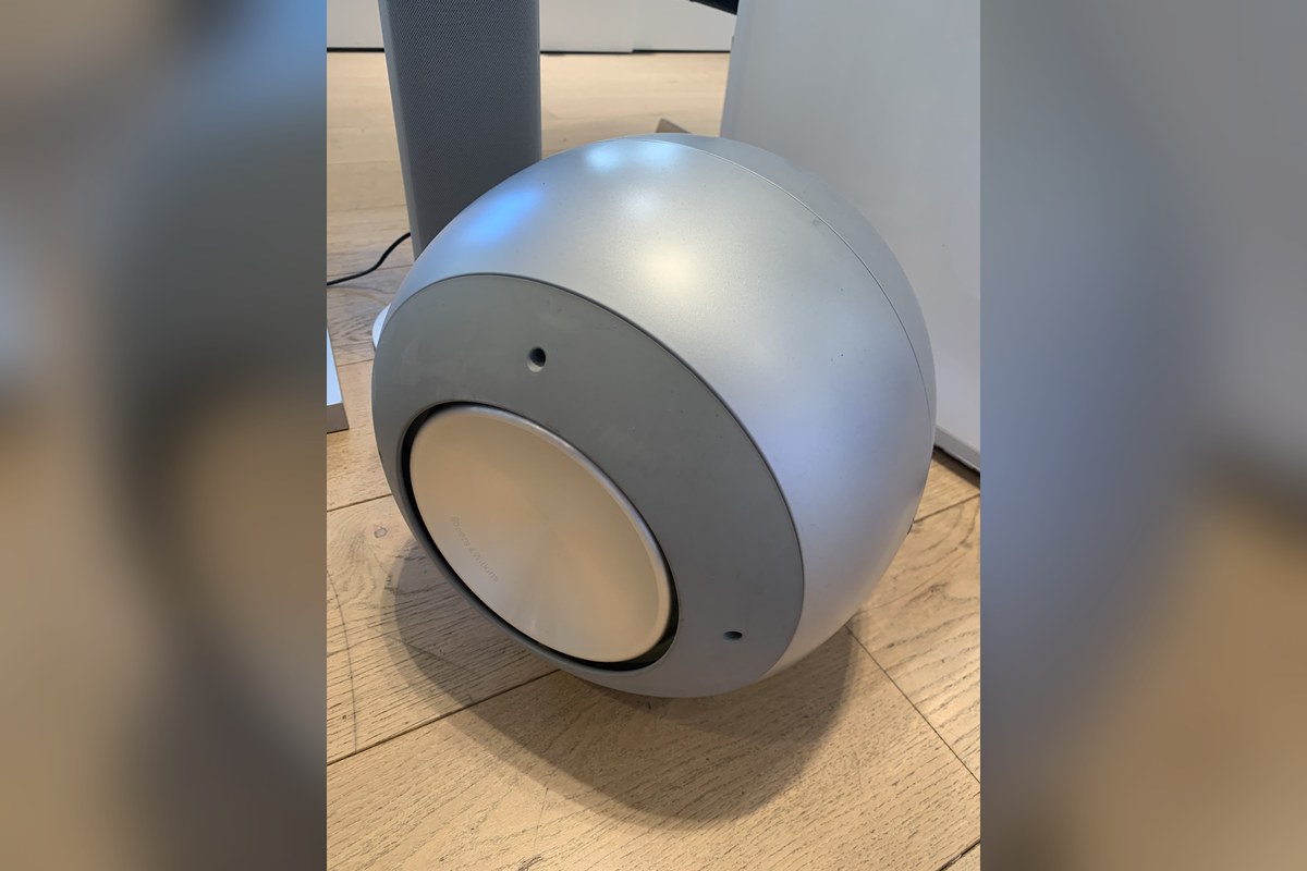 Caisson de graves Bowers & Wilkins PV1 finition argent brillant