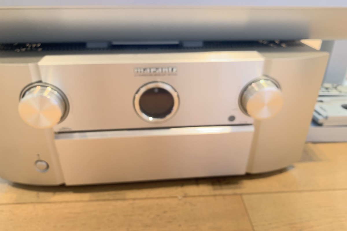 Ampli-tuner audio-vidéo Marantz SR7008 finition Silver-Gold, face avant