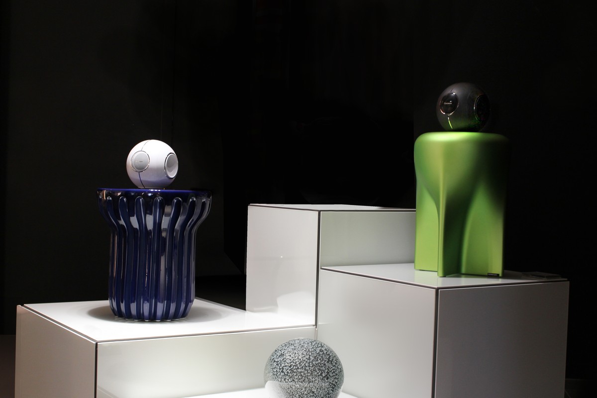 Black and white spheres on pedestals in a dark display