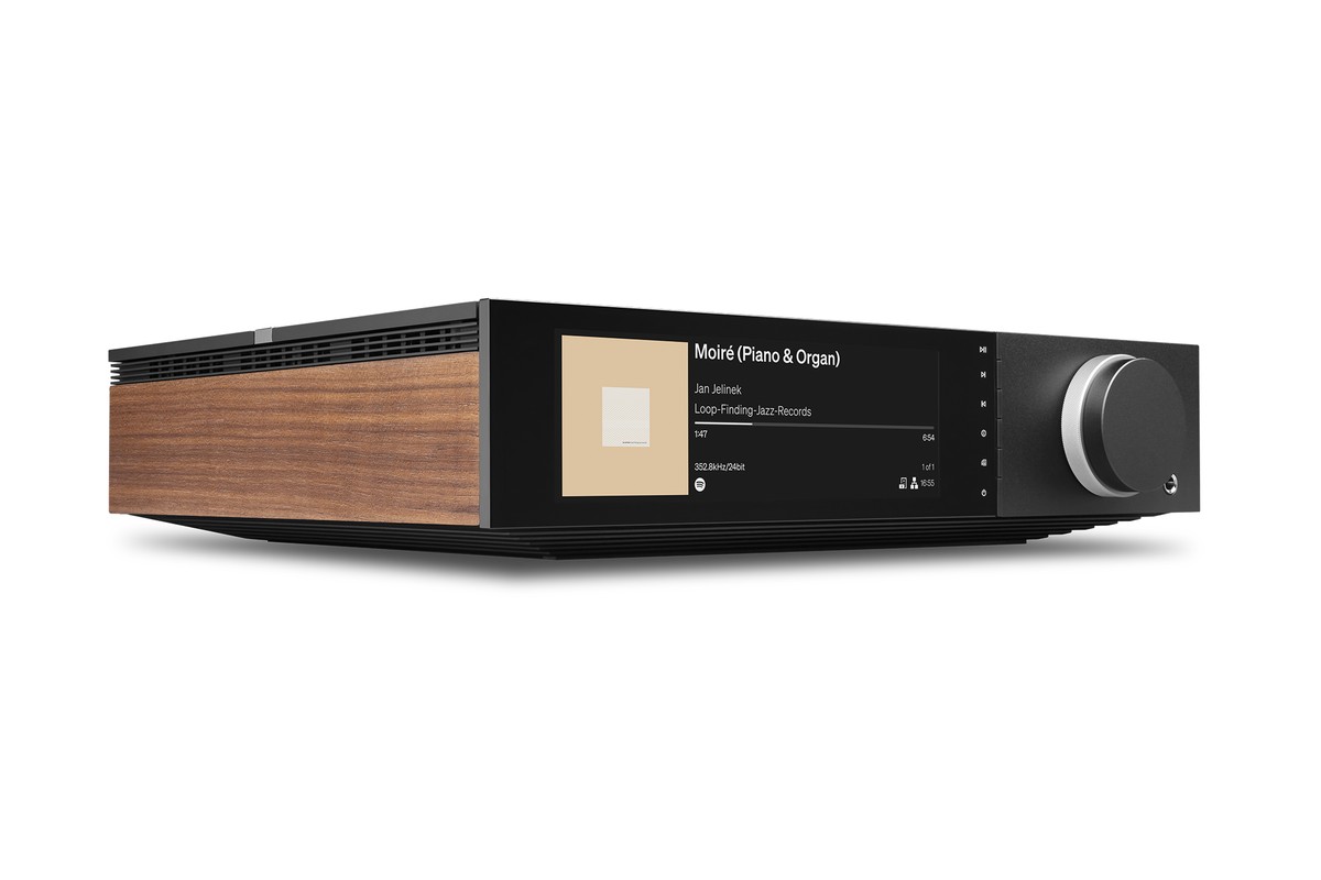 Cambridge Audio Evo 300 de trois quarts avec panneaux latéraux en bois véritable