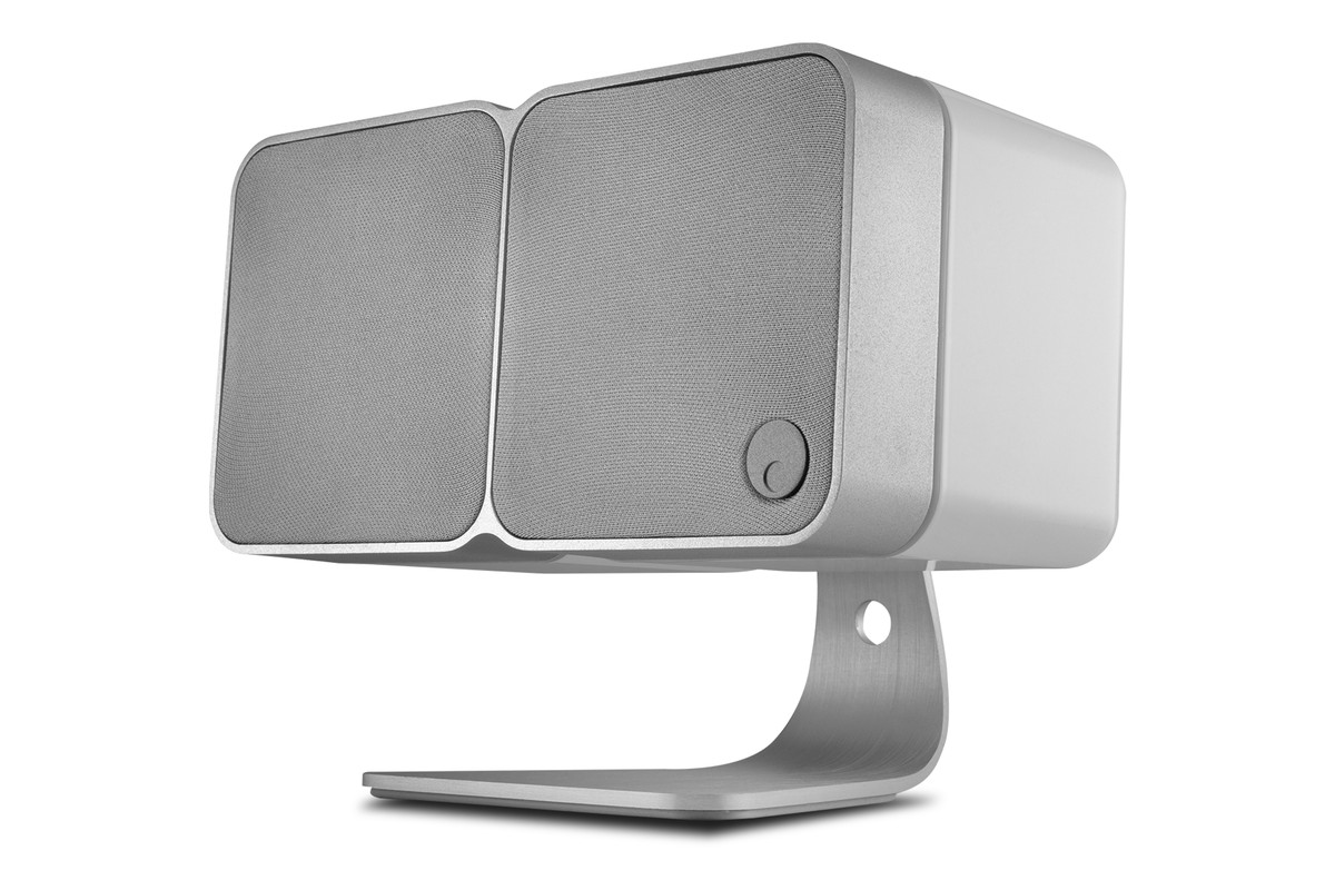 Three-quarter view of a Min 22 on a silver Minx table stand