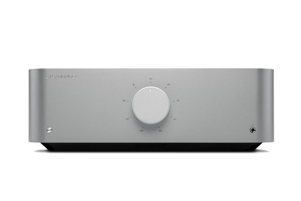 Amplificateur intégré vu de face, large molette de volume centrale