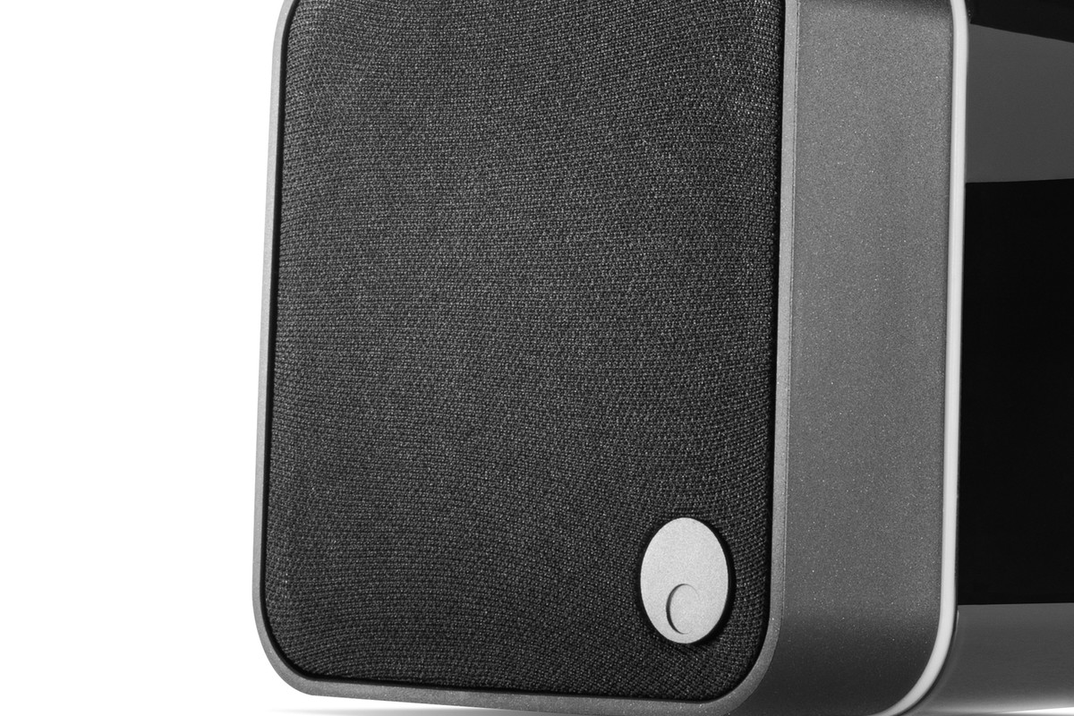 Coffret laqué noir vu de trois quarts