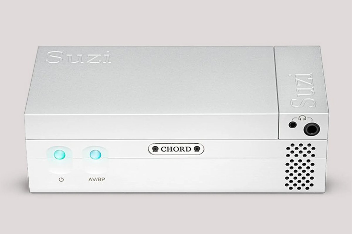 Chord Electronics Suzi Amp vu de face en finition argent