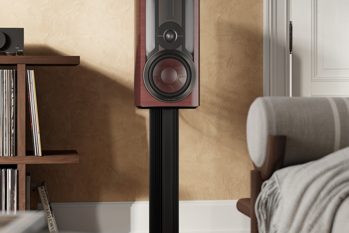 Ein Paar in einem Wohnzimmer, Hochformat