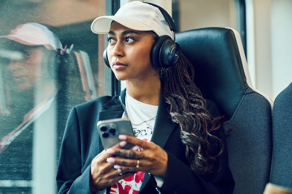 Casque DALI IO-8 porté dans un train