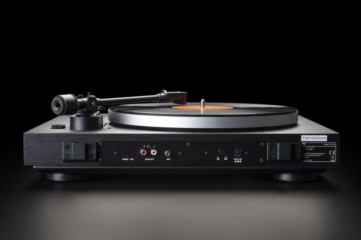 Pannello posteriore e uscita RCA con selettore phono-linea