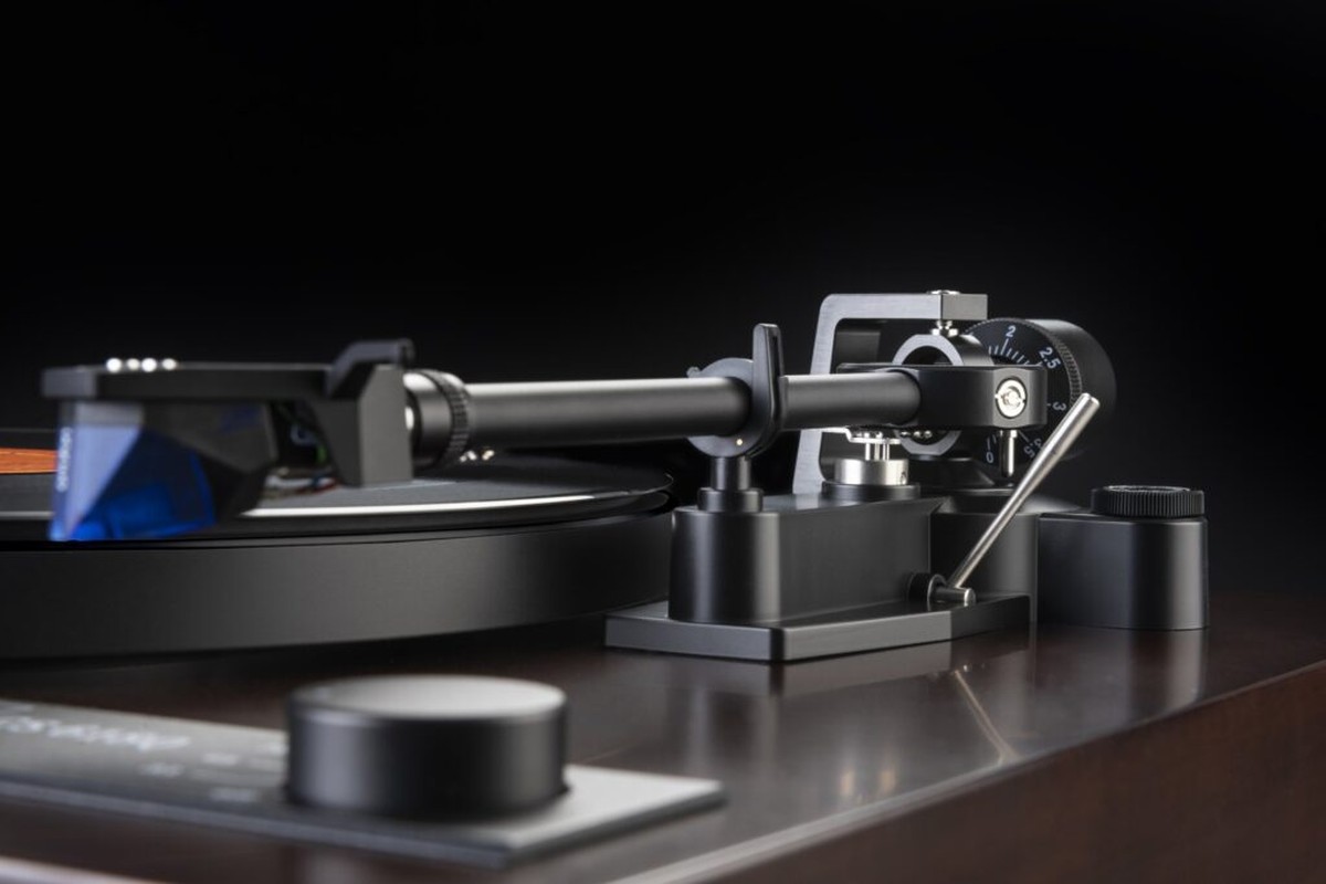 Dual CS 618Q noire vue trois quarts