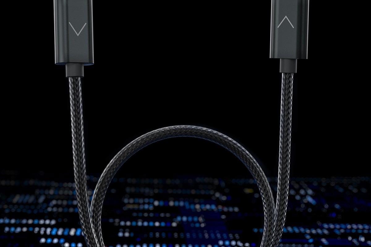 Cavo FiiO LT-TC4 arrotolato su sfondo nero