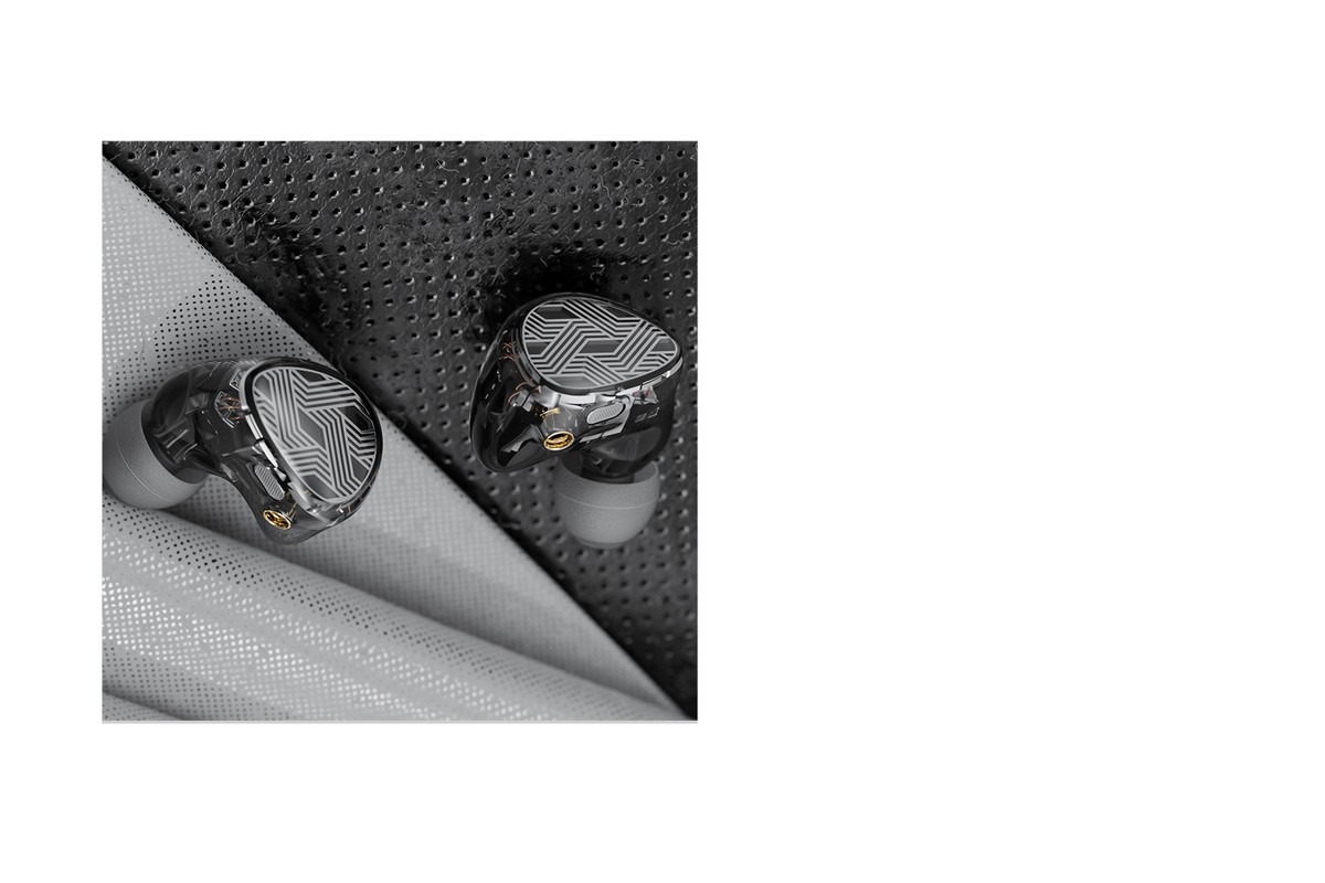 Commutateur Monitor / HiFi et câble argent du FiiO FA19