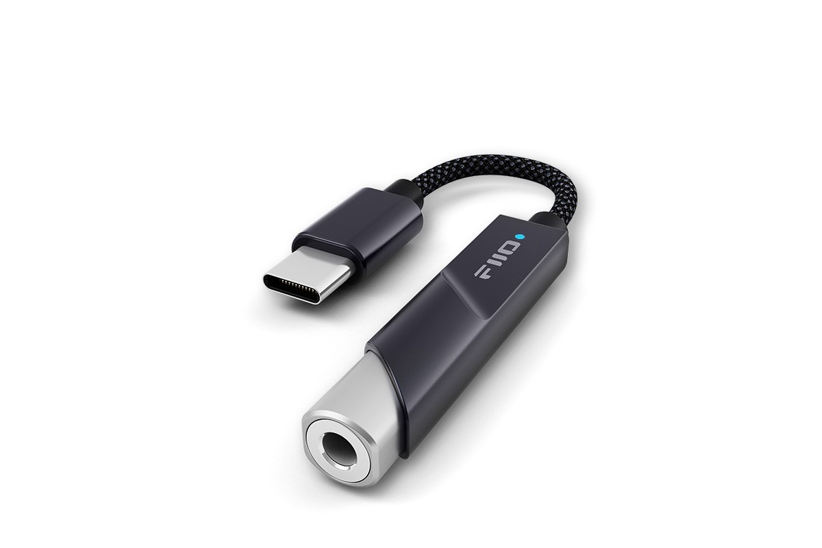 Le KA11 noir de trois quarts, prise USB-C et câble tressé