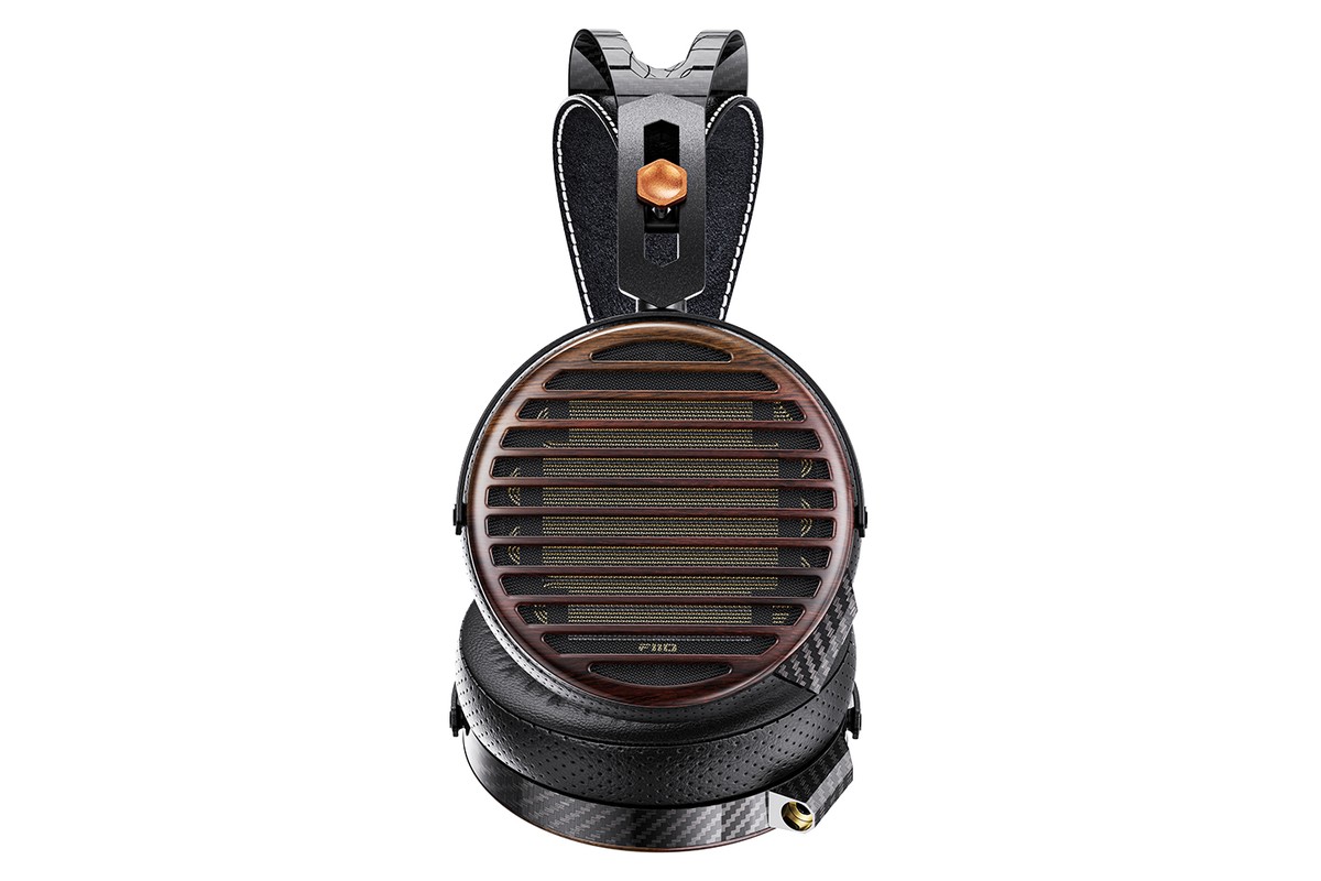 Le FiiO FT7 de face, grille en zébrano et transducteur circulaire, sur fond blanc