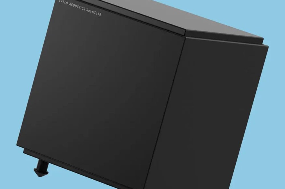Schwarz satinierter Subwoofer in Dreiviertelansicht