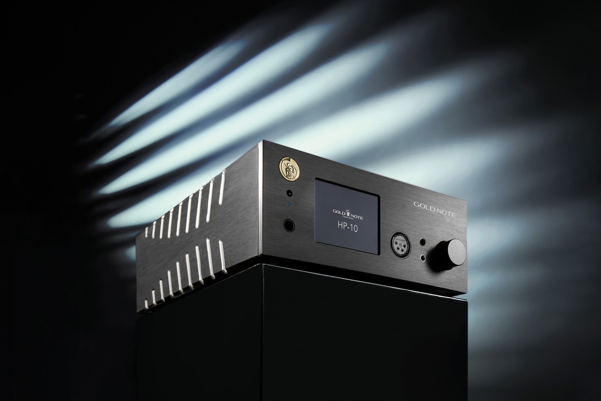 HP-10 BT Helm Amp von drei Vierteln