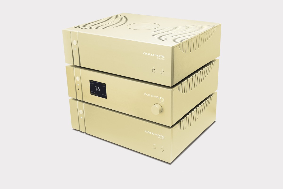 Alimentation PSU-1250 empilée sous le préampli et l'étage à tubes