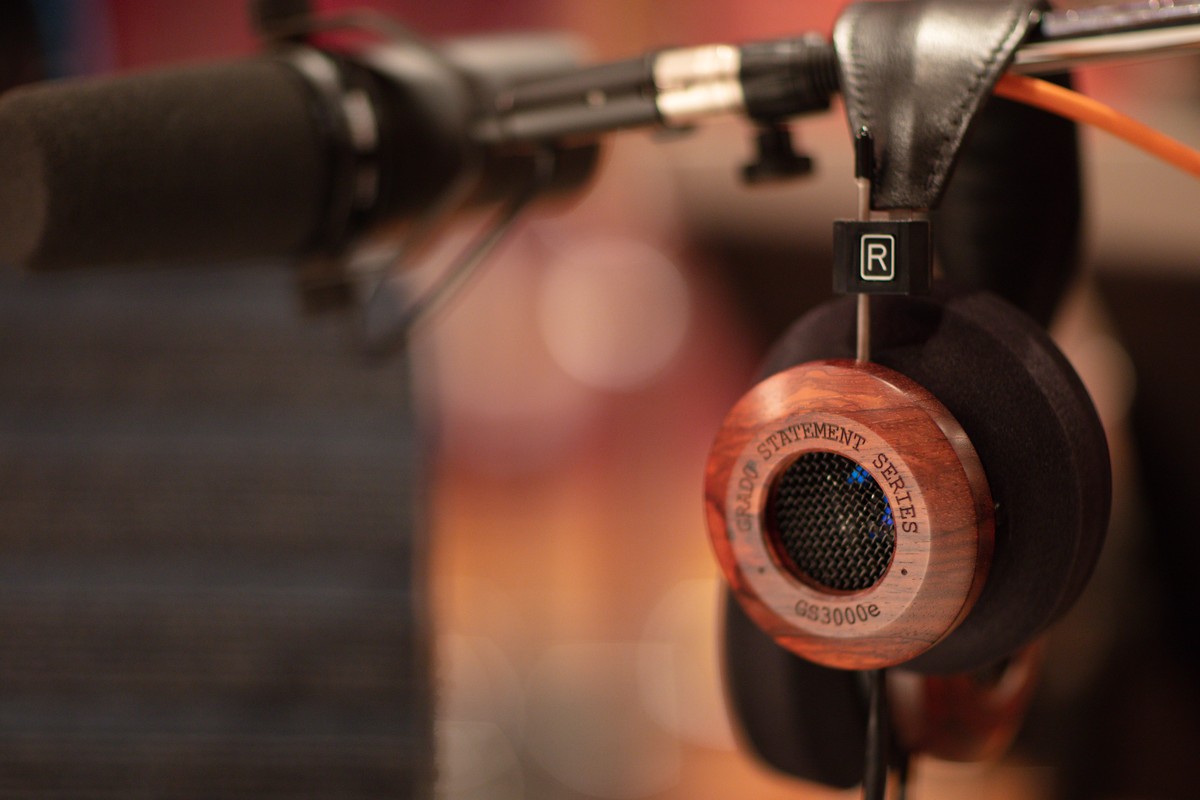 Right headset marked r hanging at a foot of microphone