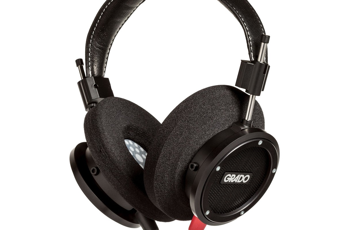 Grado S750 en situation d'écoute, câble Gold connecté