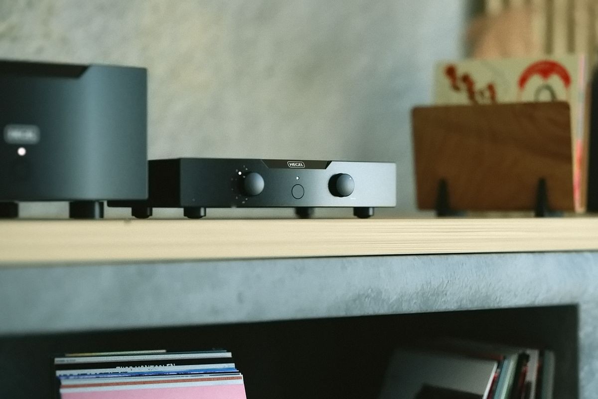 Préamplificateur Hegel P30A vue trois quarts