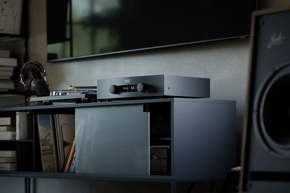 Amplificateur intégré Hegel H190V vue trois quarts