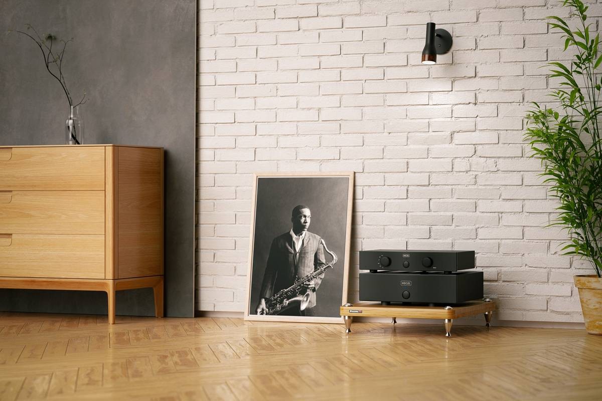 Amplificateur de puissance Hegel H20 vue trois quarts
